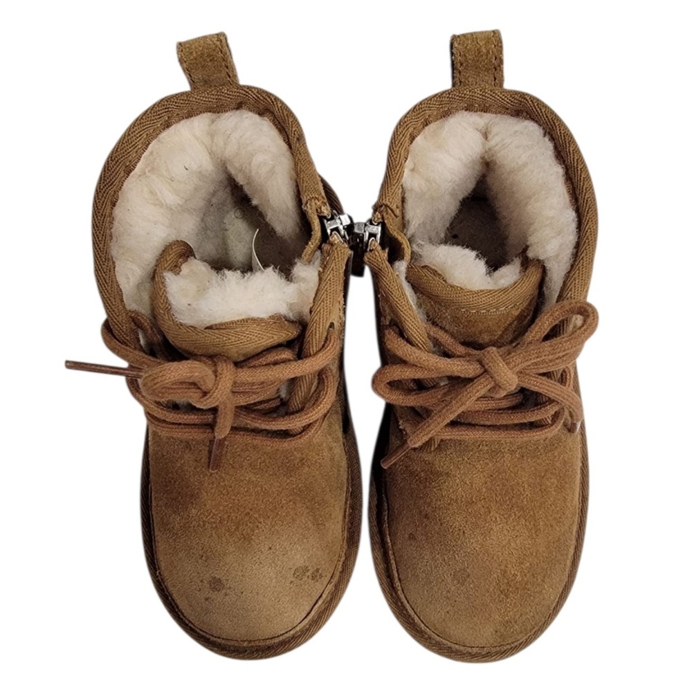 (B) UGG Tan Neumel - Picture 2 of 12
